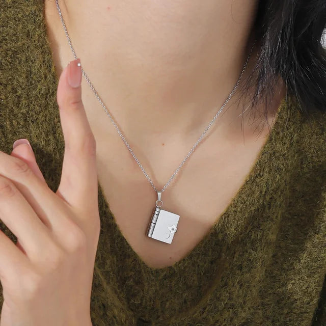 “Historia de Amor” Collar personalizado + box de regalo