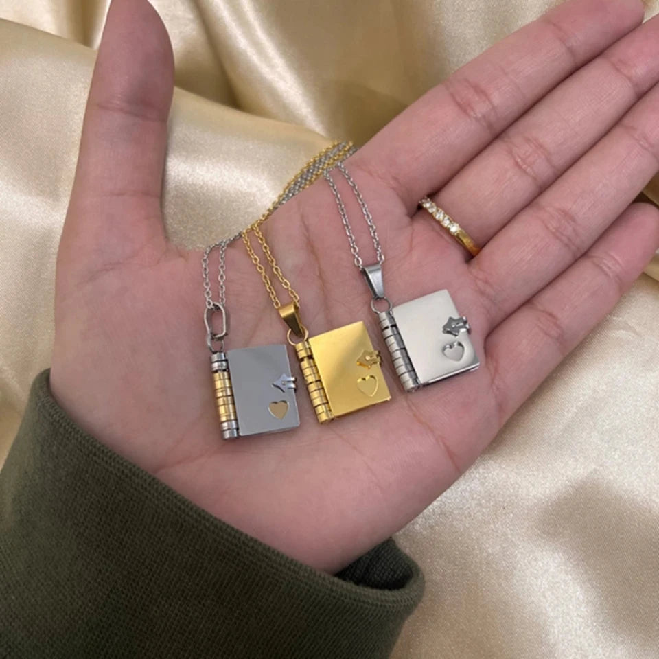 “Historia de Amor” Collar personalizado + box de regalo