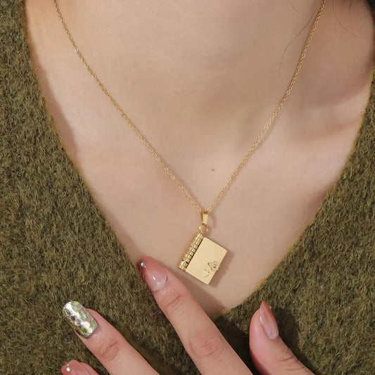 “Historia de Amor” Collar personalizado + box de regalo