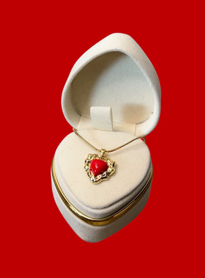 COLLAR ROJO SOFISTICADO + REGALO ESPECIAL: CAJA DECORADA CON ROSAS