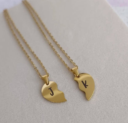 “Siempre Juntos” 2 collares personalizados + Carro Hot Wheels y Box de Regalo